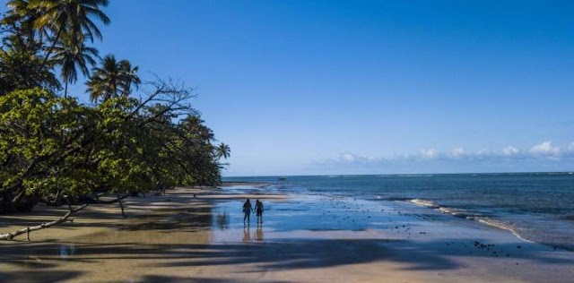 Comerciantes de Moreré, na Bahia, dizem que turistas relutam em usar máscara na vila baiana