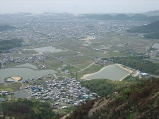 ようやく改修工事の終わった長尾のため池