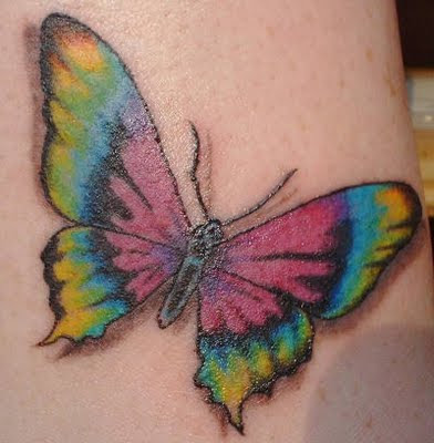 Tatuajes de mariposas con colores y tribales