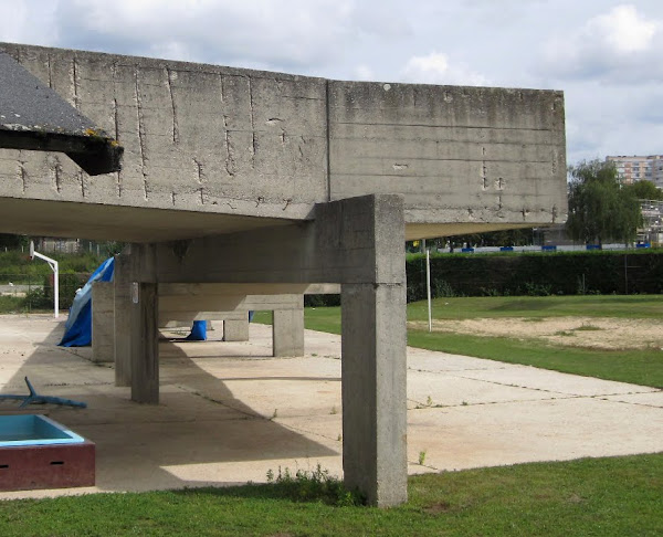 La piscine Tauziet, stade nautique de Meaux - Beauval.  Architectes: Henri-Pierre Maillard et Paul Ducamp  Construction: 1972