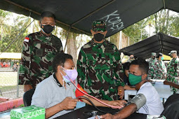 Izak Pangemanan Tinjau Serbuan Vaksinasi Gelombang Kedua TNI-Polri dan Pemkot Jayapura di Waena