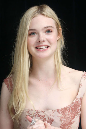 Elle-Fanning-Hot-Bikini-Image