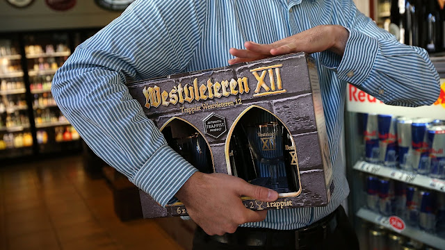 Westvleteren XII é a mais medieval, feita por monges. A corrida é imediata, porque dizem é a melhor do mundo!