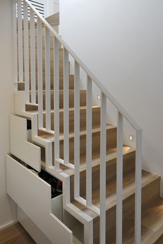 reling tangga  minimalis  unik  harga railing  tangga  minimalis 