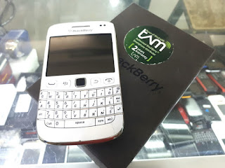 Ponsel Blackberry BB 9790 Belagio Seken Mulus Normal Fullset