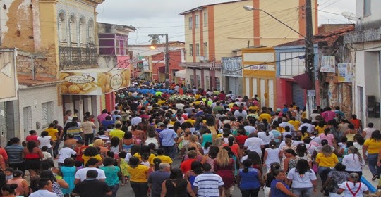 Fiéis participam de procissão de Senhor dos Passos em Maruim