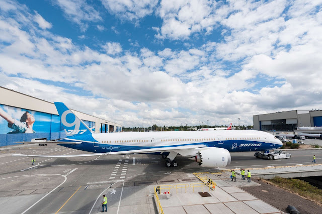 Boeing 787-9 Dreamliner Rolled Out