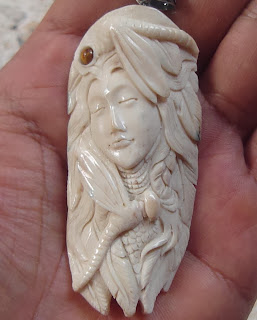 Goddess Pendant w Stone 012