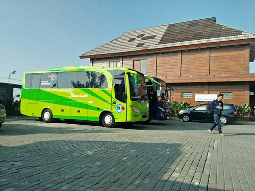 Bus Pariwisata Solo Seat 25 Murah