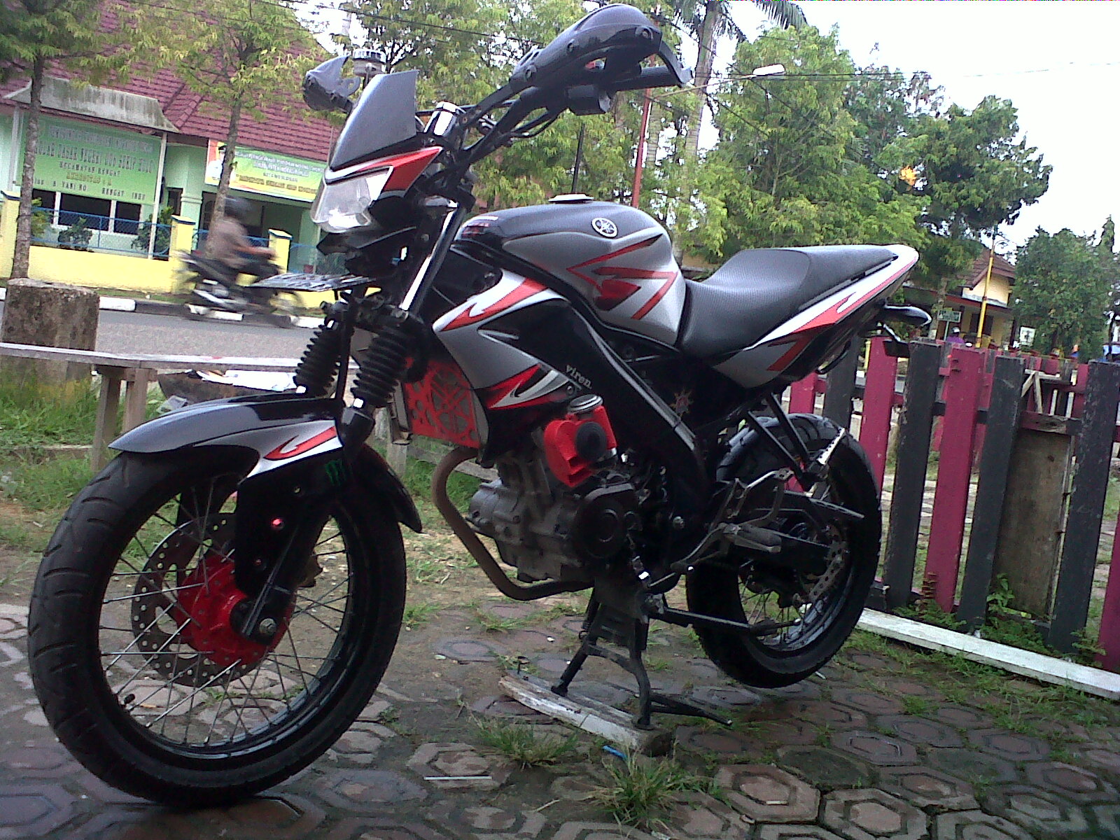 Vixion Modifikasi Supermoto DEKY VIREN