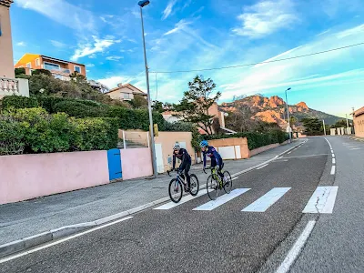 full carbon road bike rental ebike mtb saint maxime saint tropez mandelieu la napoule cannes nice france french coast Côte d'Azur pyrenees provence cycling travel bicycle shop