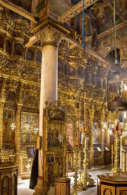 Άγιον Όρος: Το Καθολικό της Μονής Εσφιγμένου και η σκηνή του Ναπολέοντα στο σκευοφυλάκιό της