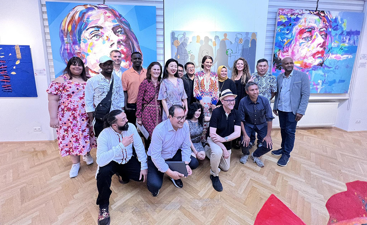 ICDO’s Long nights of Interculturality 2023 „Climate Change and Sustainability“ Art Exhibit : Artists with ICDO President Josipa Palac