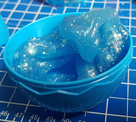 Smashers Epic Dino Egg Ice Age blue Putty with sparkles and glitter, in blue egg 