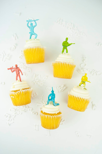 Spray painted toy soldier cupcake toppers a tutorial by Jen Gallacher for www.jengallacher.com #spraypaint #rustoleum #jengallacher #toysoldiers #cupcaketoppers