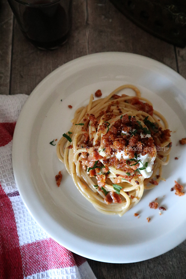 Spaghettoni con pomodori secchi, burrata di bufala e briciole di 'nduja