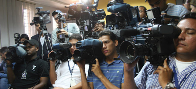 Ministerio de Comunicación negó acreditación de medios internacionales para juramentación de Maduro.