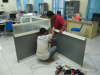 Meja Sekat Kantor - Cubicle Table - Semarang Furniture