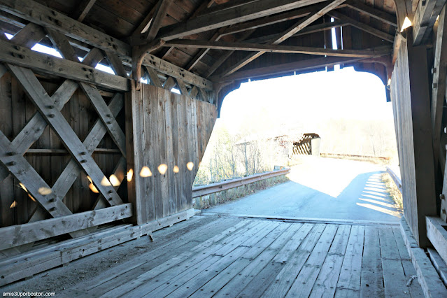 Interior del Willard Covered Bridge en Vermont