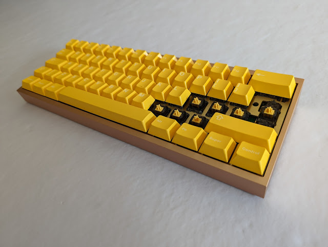 GMK Honey - montar teclado custom dorado 60%