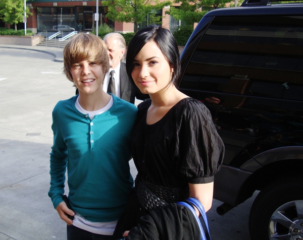 demi lovato and selena gomez icons. hair justin bieber e selena