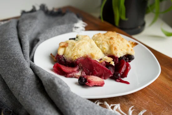 Apple cobbler with mixed fruit