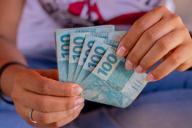 Melhor que o Bolsa Família! Governo libera NOVO auxílio que paga mais de R$ 500/mês, confira | Brazil News Informa