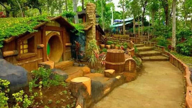 Rumah Hobbit di Banyu Mili Wonosalam