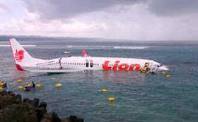 Gambar Pesawat Lion Air Jatuh di Laut Bali 