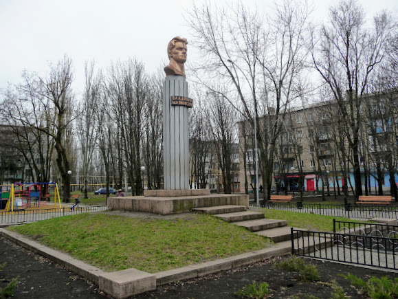 Селидово. Памятник В. В. Маяковскому