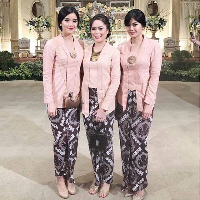 57 Kumpulan Gambar Inspirasi Kebaya  Modern Indonesia