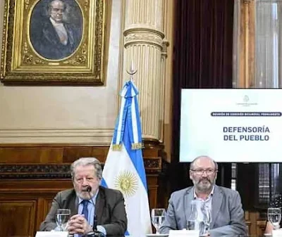 Informe 2024 de la Defensoría del Pueblo entregado al Congreso, destacando avances en identidad, salud y servicios públicos.