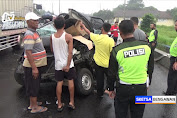 Mobil Tabrak Truk Parkir di Jombang, 1 Penumpang Meninggal