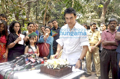 Aamir Khan celebrates his 45th birthday image