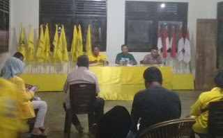 Suasana rapat persiapan Panitia Pelantikan Pengurus DPD II Golkar Malra 2020-2025, Sabtu (19/06/2021) malam. Foto: Nick Renleuw