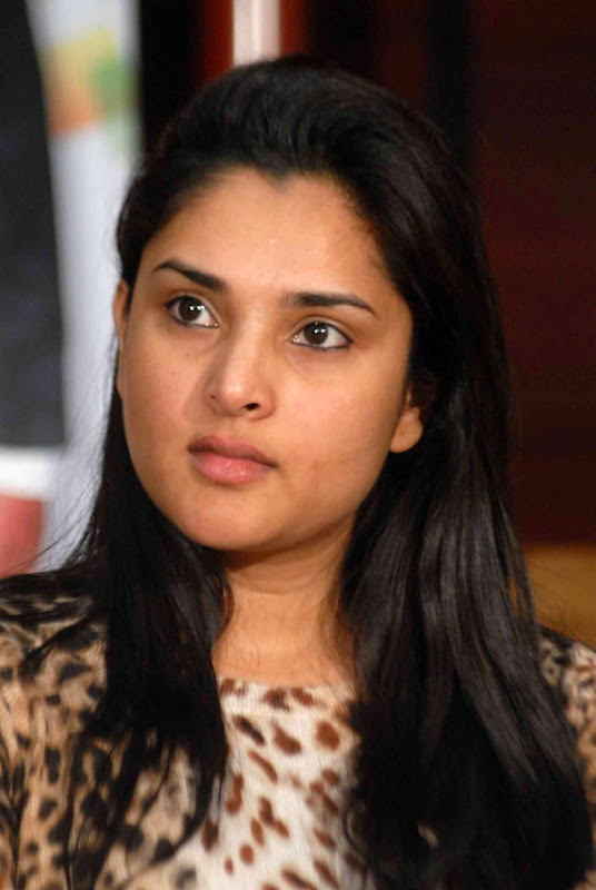 Divya Spandana  kannada actress new photos hot images