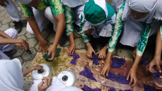 Praktek Membuat Kain Batik Sasirangan Kalimantan