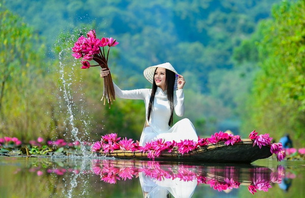 Lê Nguyệt Anh, Photographer: Lê Xuân Bách