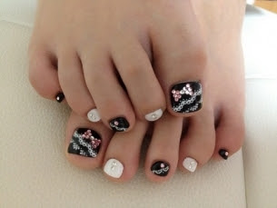 Pretty-Pedicure-Nail-Art-Ideas-for-2012