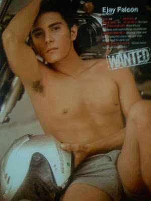 The yummy bulge and pit alone is worth buying this magazine SID LUCERO