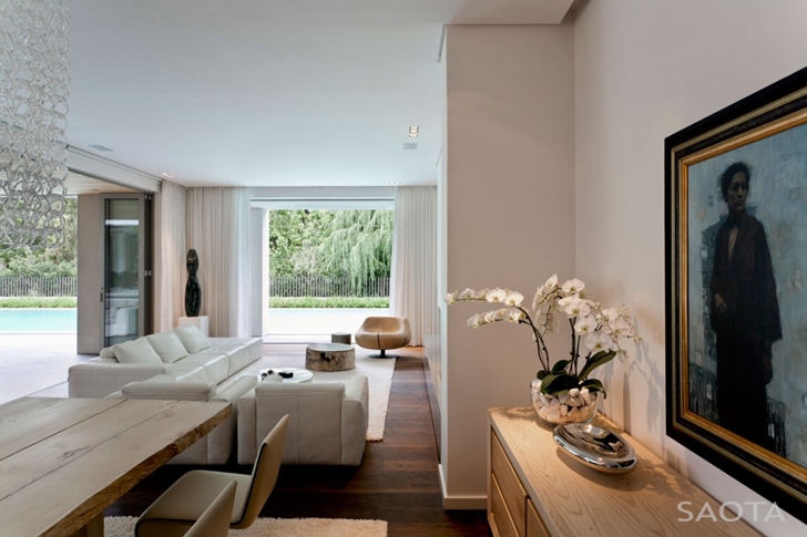 Interiors of Contemporary Villa by SAOTA