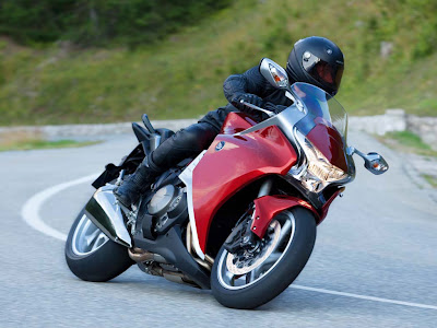 2010 Honda VFR1200F Top Action