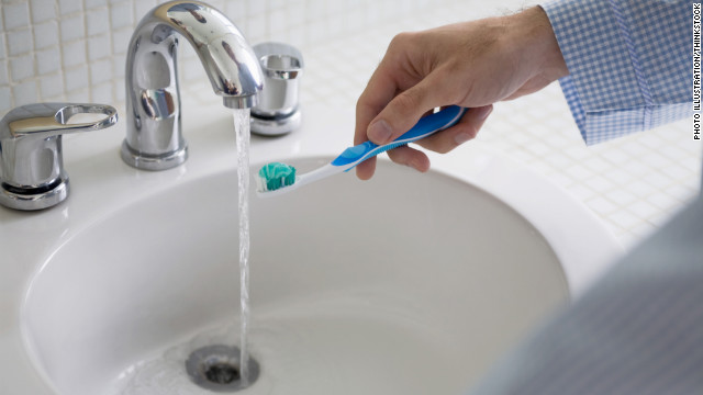 هل يمكنك تنظيف أسنانك بماء الصنبور في اسطنبول؟