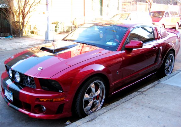 The license plate reads "1crzypny" (one crazy puerto rican new yorker?).