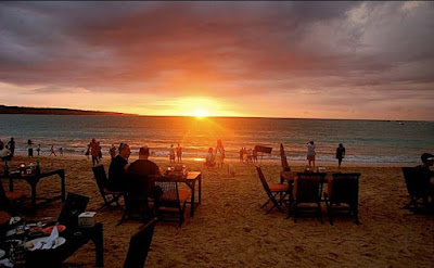 Nuansa Makan Romatis di Pantai Jimbaran