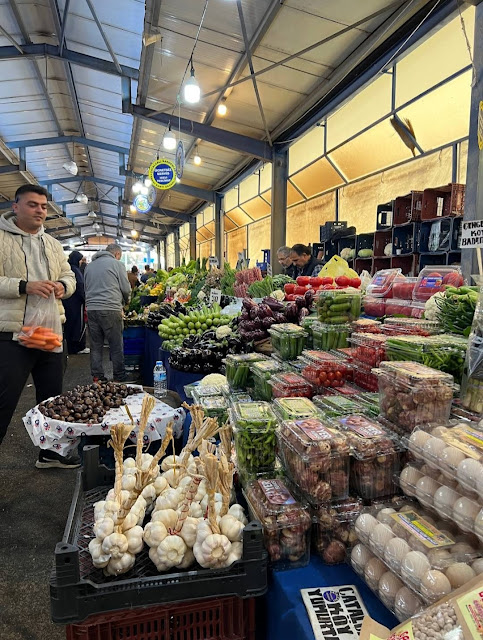 سوق القرية الخضراء في إسطنبول(بازار فلوريا)