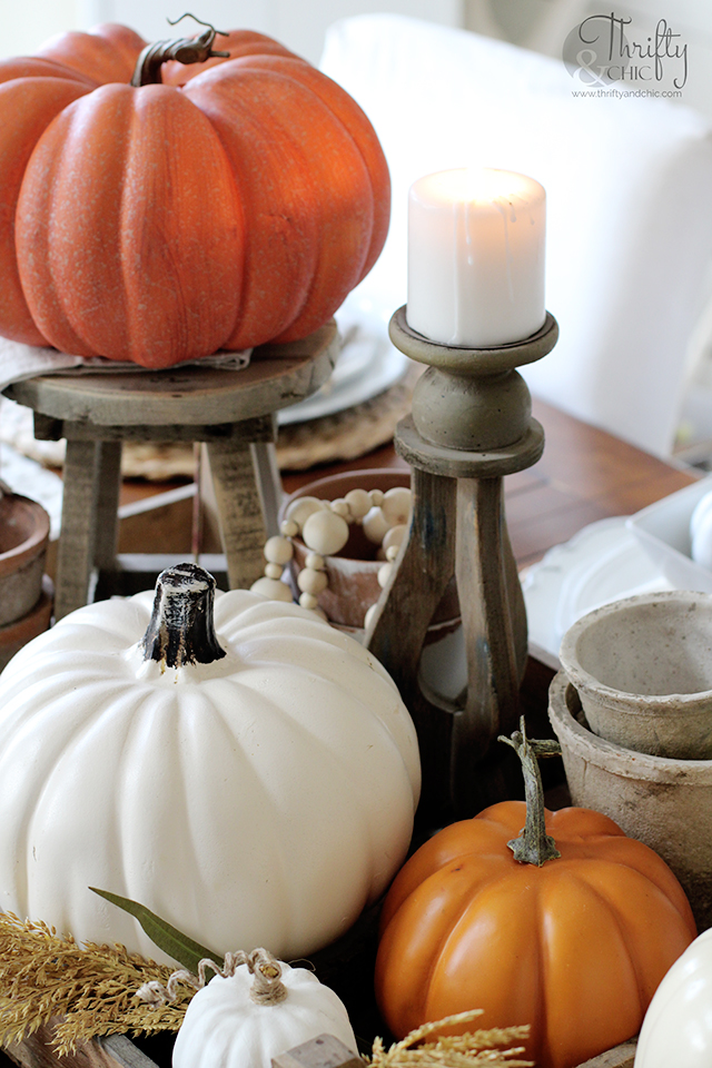 farmhouse fall dining room decor and decorating ideas. Traditional farmhouse dining room decor. Fall tablescape and placesettings. Fall buffet decor.