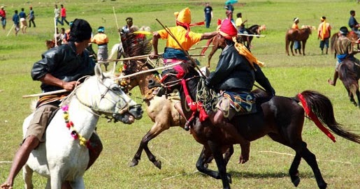 Sejarah dan Prosesi Upacara Adat Pasola Sumba dari Nusa 