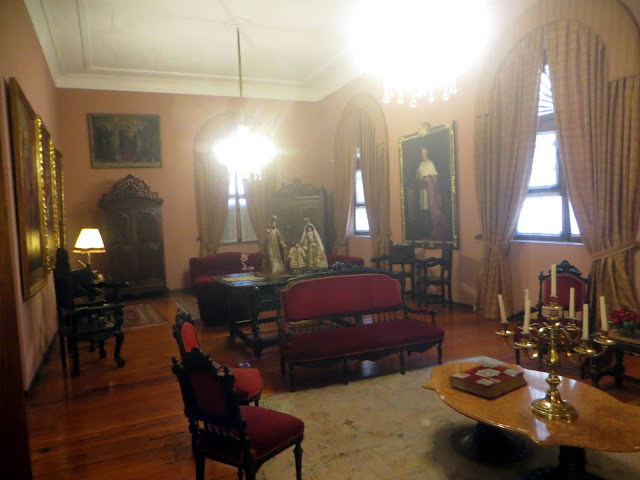 Palacio Arzobispal de Lima - Uno de los salones del primer piso con mobiliario de la época