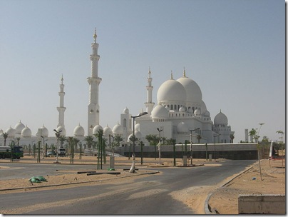 800px-Abu_Dhabi_Grand_Mosque_01_977